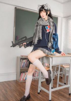 女子高中部的腰姿羽毛球策驰