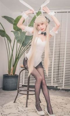 从天而降的女子从二楼掉下来了
