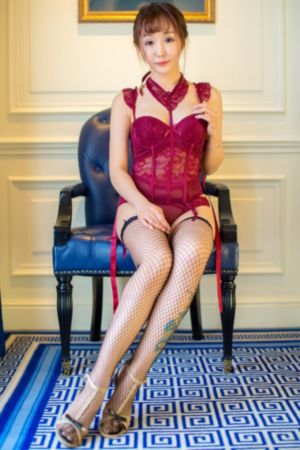 商务旅行之戴帽子的女老板